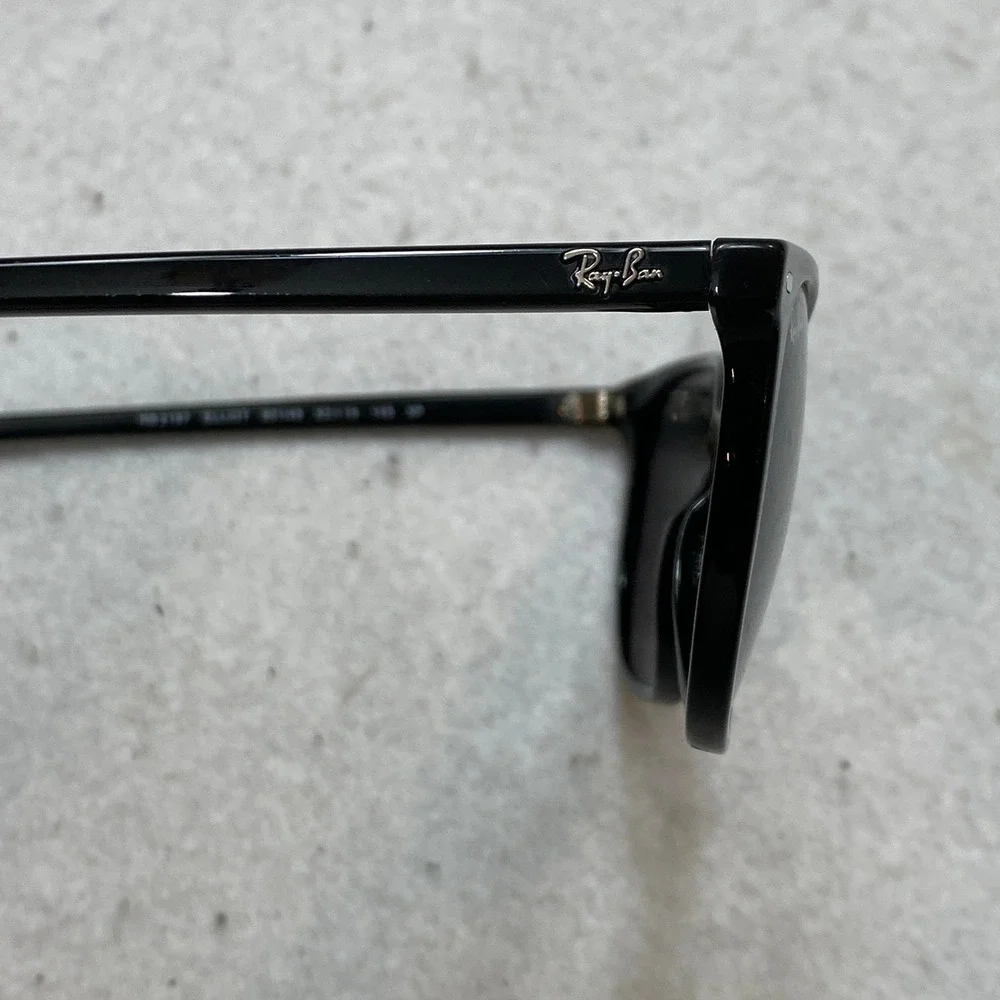 Ray-Ban see scratches